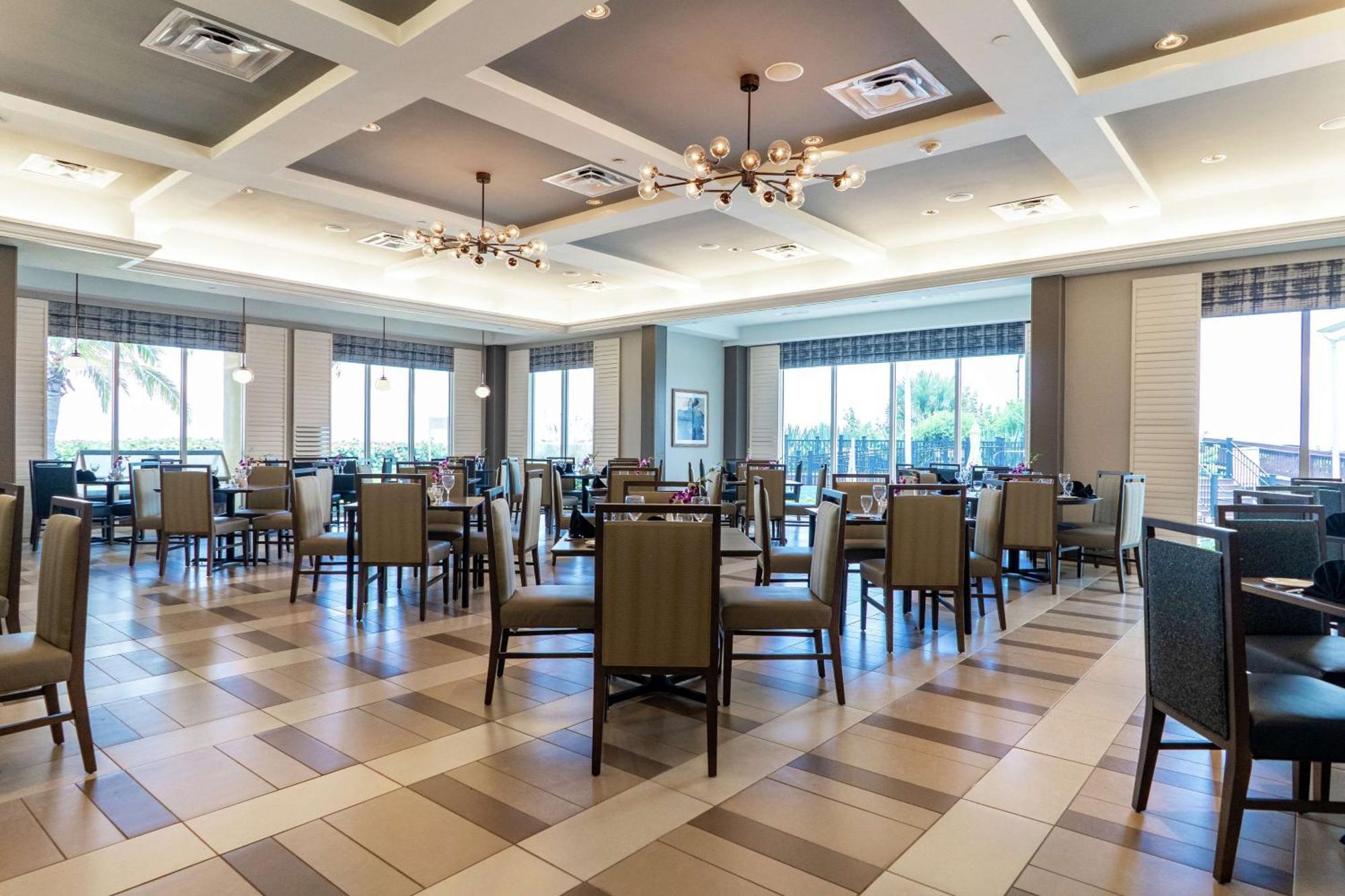 Hilton Melbourne Beach Oceanfront Exteriör bild