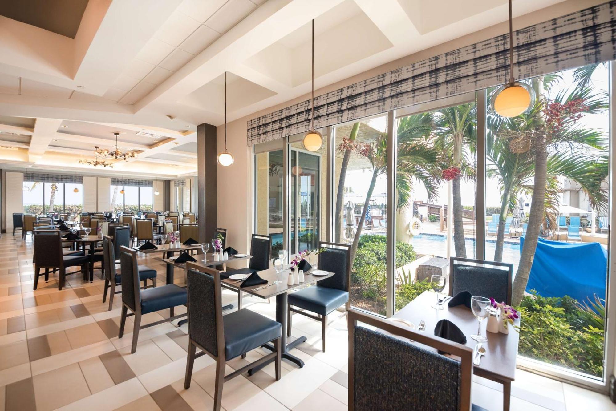 Hilton Melbourne Beach Oceanfront Exteriör bild